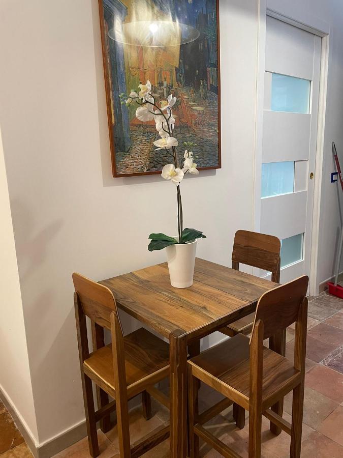 La Dimora Del Santo Apartment Наполи Екстериор снимка